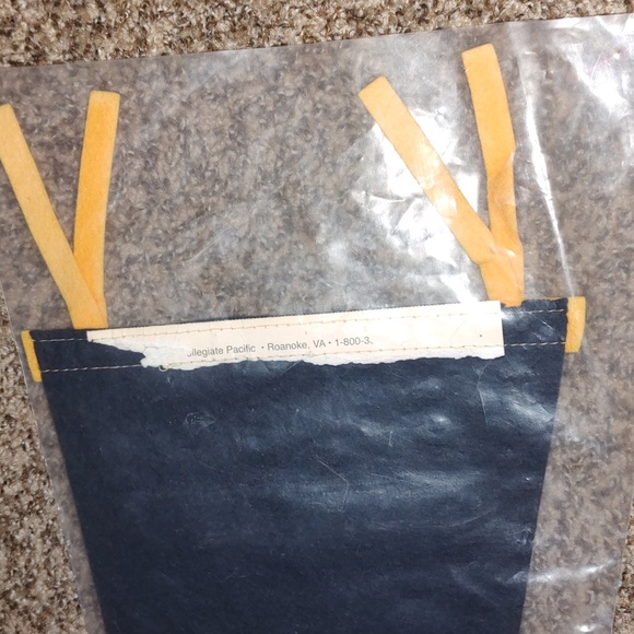 Vtg The University of Akron 9"x24"Collegiate Pennant Sports Game Room Man Cave - Picture 6 of 7